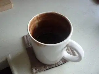 茶垢清潔有妙招，一分鐘讓茶杯光亮如新！