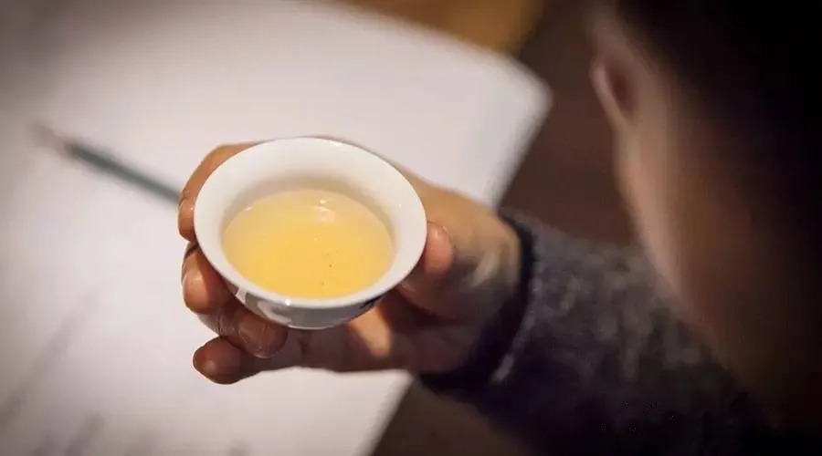 茶和水為什么會(huì)“分離”？